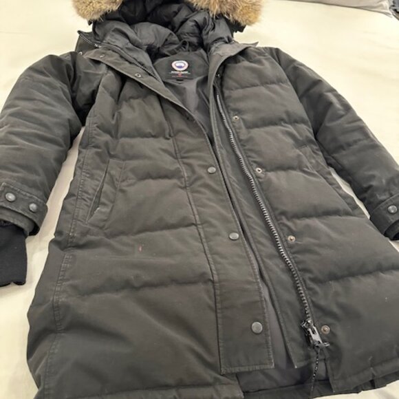 Canada Goose Shelburne with Fur trim on hood - - Picture 2 of 14